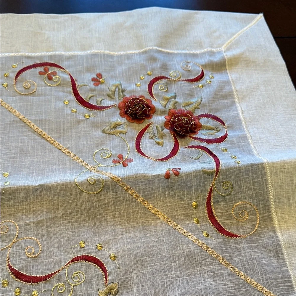 Square Embroidered 3D Floral Table runner Embroidered Floral Cream & Red New